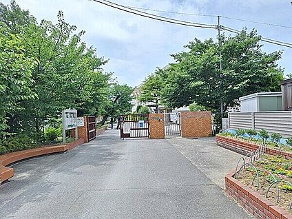 伊丹市立西中学校 789m
