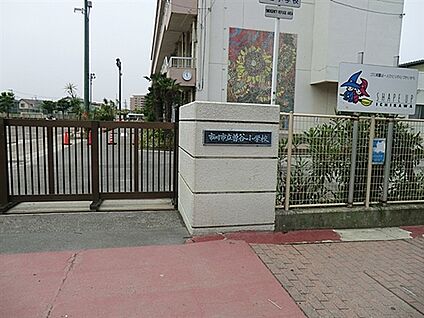 市川市立曽谷小学校 186m