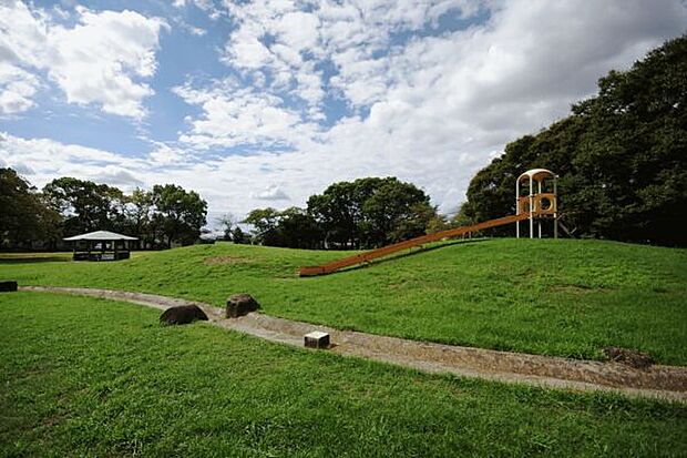 勇助山公園(約270m)