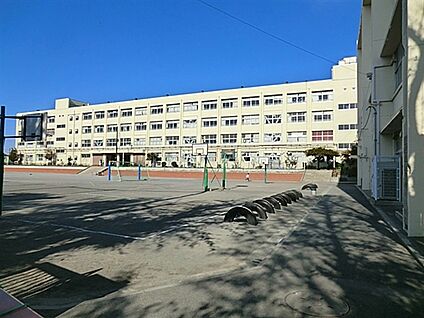 横浜市立下永谷小学校 467m