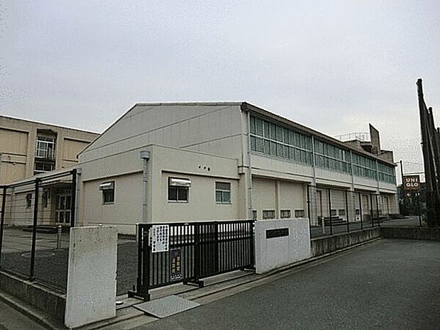 横浜市立下瀬谷中学校(約357m)