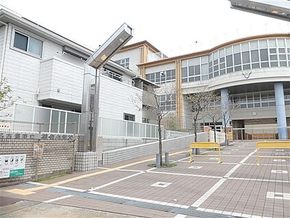 名古屋市立御劔小学校 554m