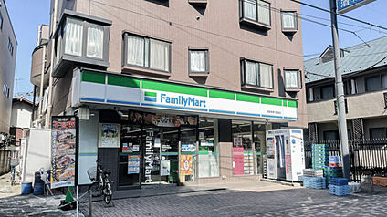 ファミリーマート 和泉多摩川駅前店 510m