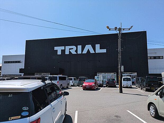 メガセンタートライアル福岡空港店(約867m)