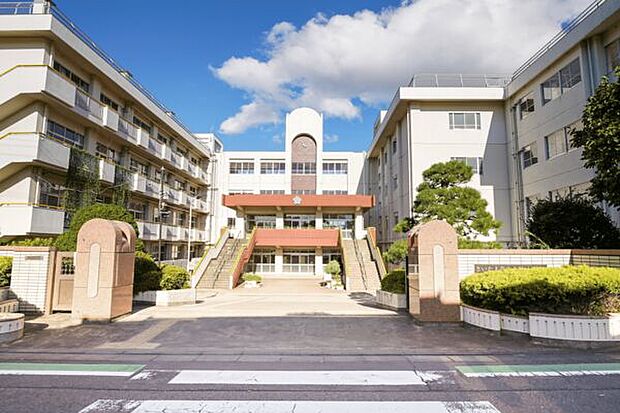 さいたま市立大牧小学校(約727m)