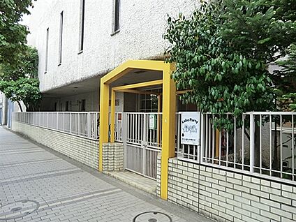 栄光乃園幼稚園 941m
