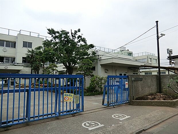 世田谷区立喜多見小学校(約235m)