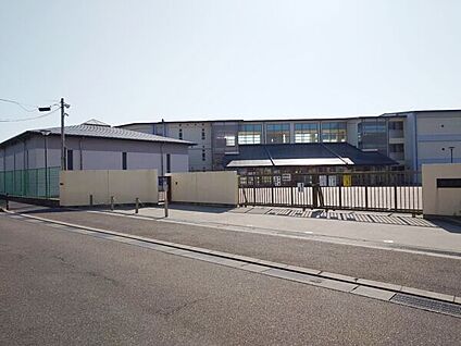 枚方市立第三中学校 817m