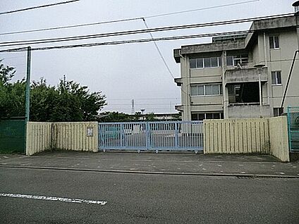 調布市立布田小学校 612m