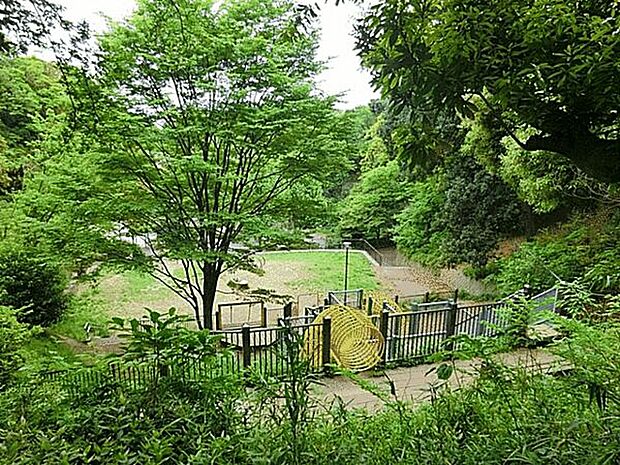 弘明寺公園（約687m）