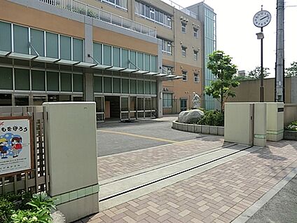 川崎市立川中島中学校 965m