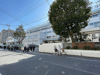江戸川区立葛西第三中学校 736m