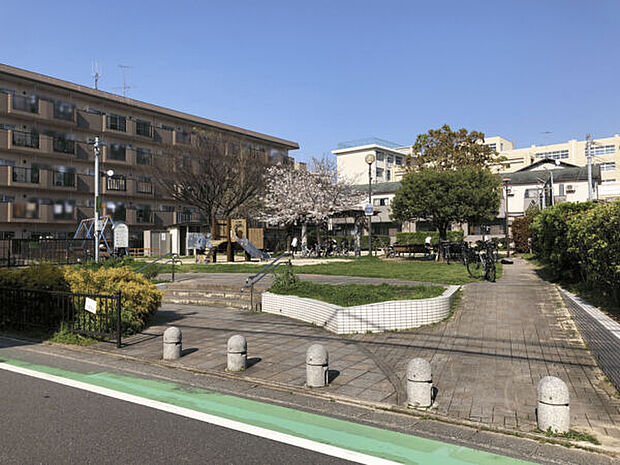 弓の馬場公園（約237m）
