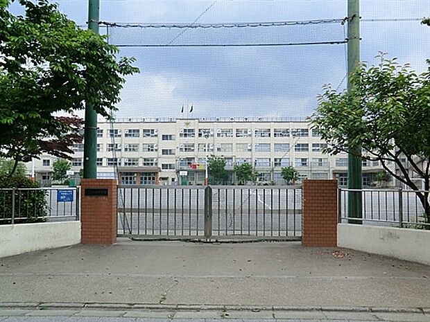 足立区立入谷中学校(約1,128m)