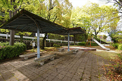 石堀山公園 1060m