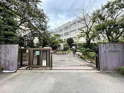 市川市立新浜小学校 327m