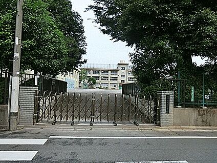 練馬区立北町西小学校 560m