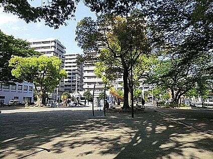 千歳公園 680m