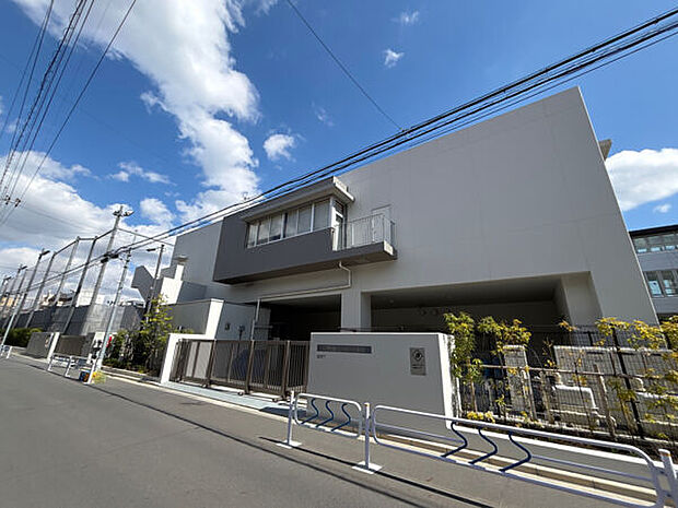 江戸川区立小松川中学校(約1,513m)