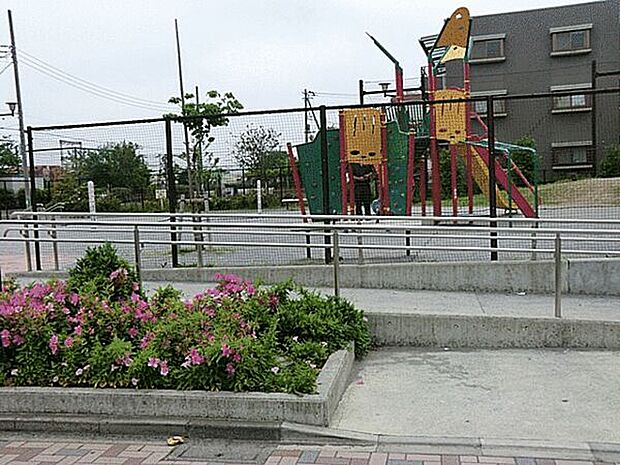細田三丁目せせらぎ公園（約700m）