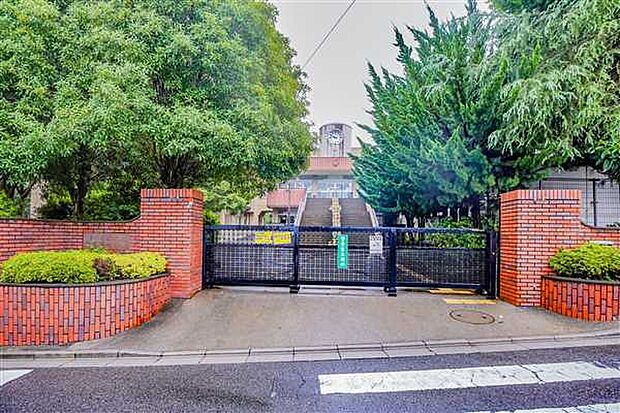 さいたま市立大谷場小学校(約654m)