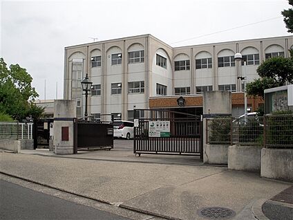 名古屋市立東丘小学校 1530m