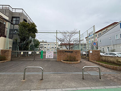 足立区立寺地小学校 739m