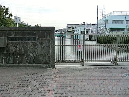 横浜市立矢向中学校 1073m