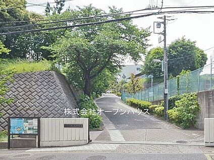 横浜市立芹が谷中学校 1559m