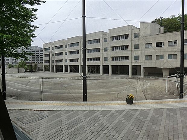 豊島区立千登世橋中学校(約1,060m)