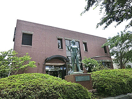 稲荷山図書館 618m