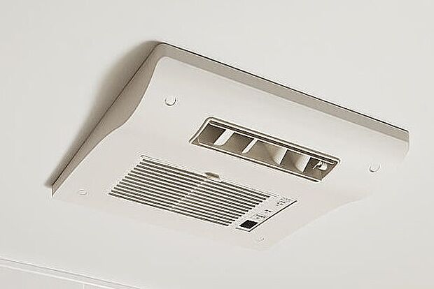 【暖房乾燥機付き換気扇】乾燥・換気・暖房・冷房ができる多機能機器。洗濯物を浴室内に干して乾かすことができます。カビやダニを防ぎ、室内の空気を清潔に保ちます。