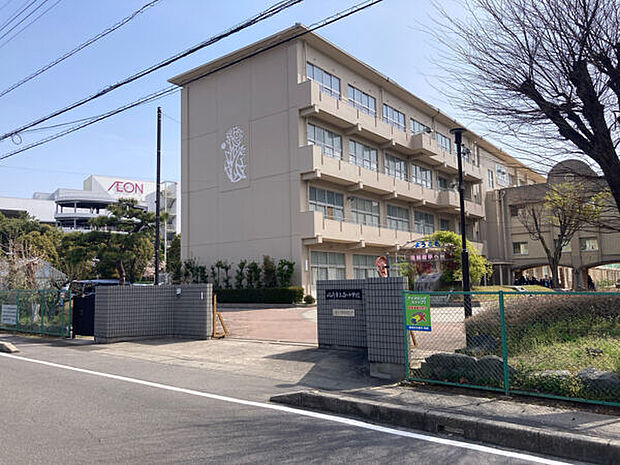 岡崎市立南中学校(約1,642m)