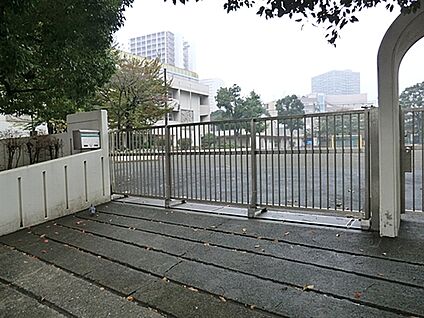 横浜市立神奈川小学校 1239m