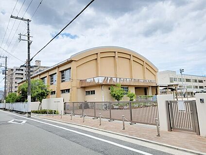 尼崎市立立花小学校 885m