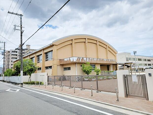 尼崎市立立花小学校(約885m)