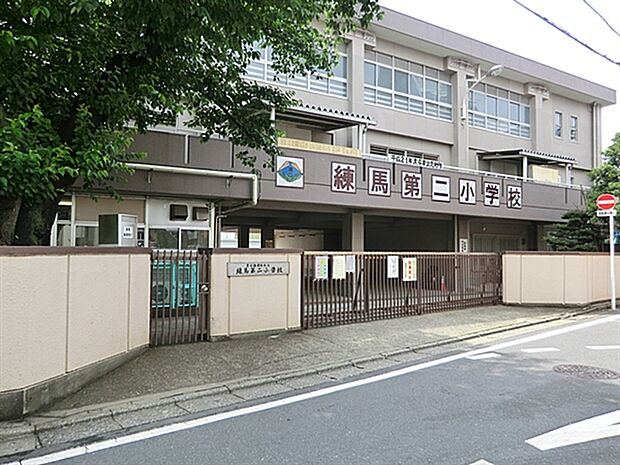 練馬区立練馬第二小学校(約491m)