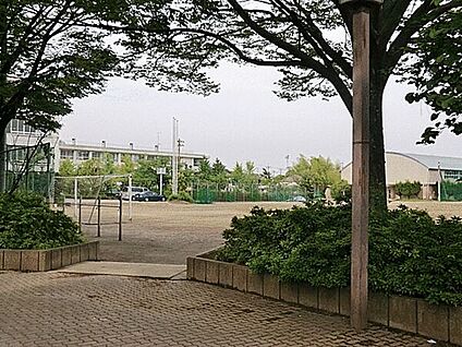 草加市立谷塚中学校 1276m