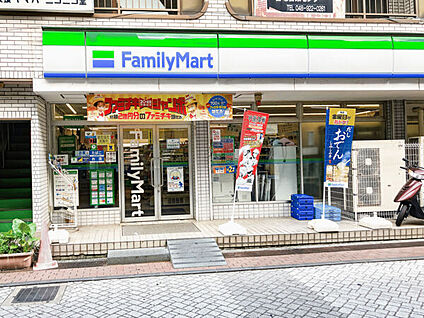 ファミリーマート 谷塚駅東口店 1015m