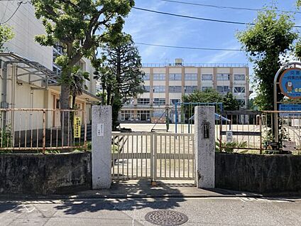 足立区立第九中学校 757m