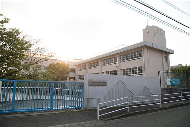 福岡市立飯倉中央小学校（約611m）