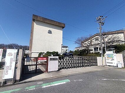 尾張旭市立旭丘小学校 657m