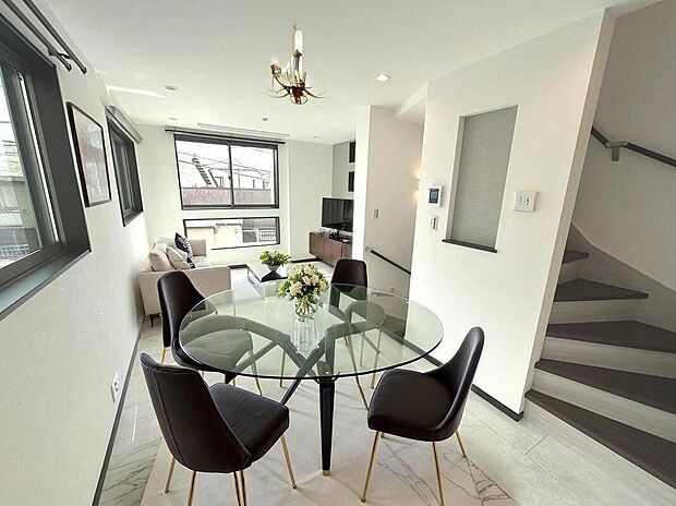 光と風、自然とふれあえる都市型住宅、それが私たちのご提案するライフスタイルにあわせた当社オリジナルブランド住宅です。【ＡＩによる画像生成実施済み】