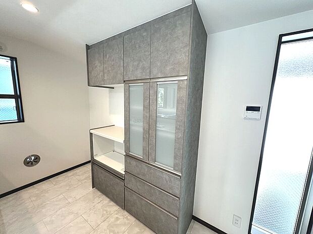 【カップボード】アーバンポートではカップボードを標準装備。キッチンに合わせよりスタイリッシュに!【アーバンポート施工例】