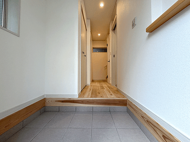 2025年7月撮影
■玄関