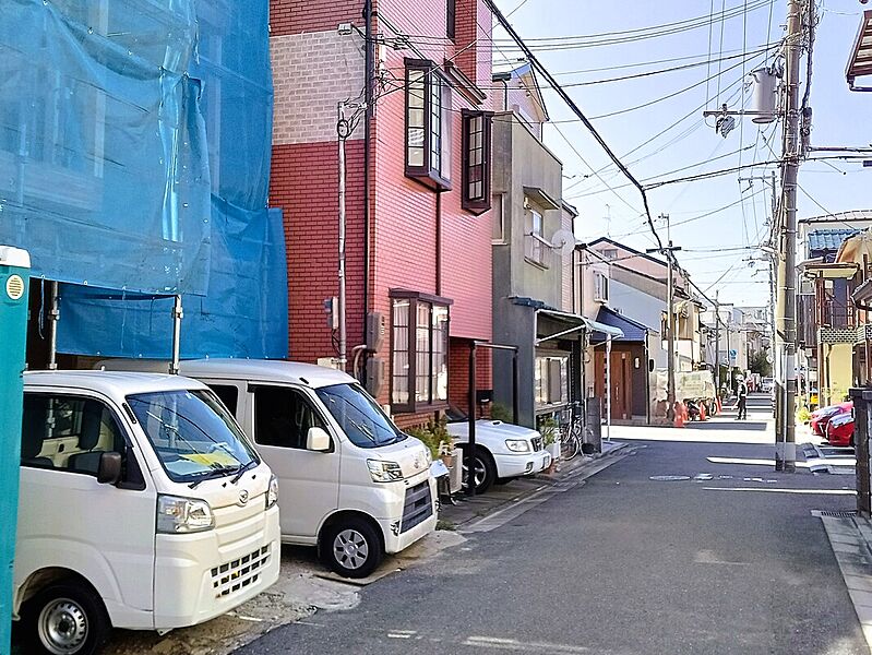 前面道路（東側から）