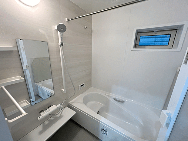 【■浴室】SPA多機能シャワーヘッド。優れた節水機能付き。切替ボタンで片手で楽に操作ができる♪
※室内(2025年7月)撮影