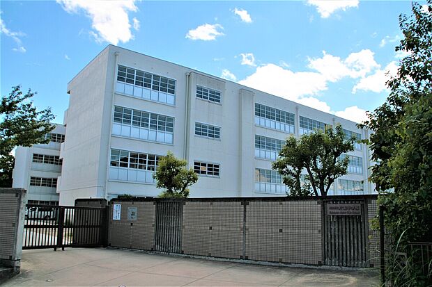 片山中学校（約940m）