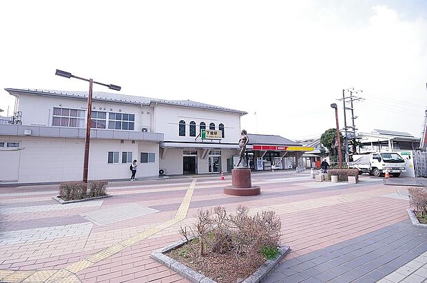 JR水戸線・真岡鐵道・関東鉄道常総線「下館」駅（約870m）