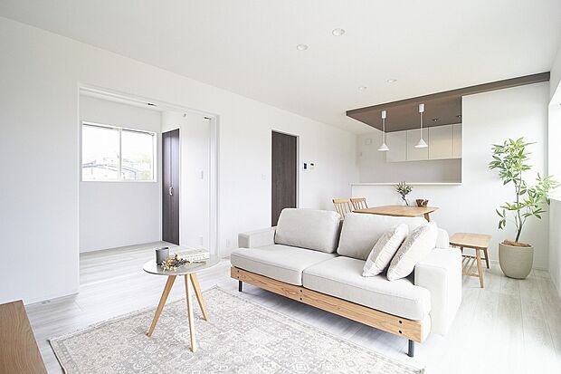 No.3 LDK プロがコーディネートした家具セット付きで販売中です。